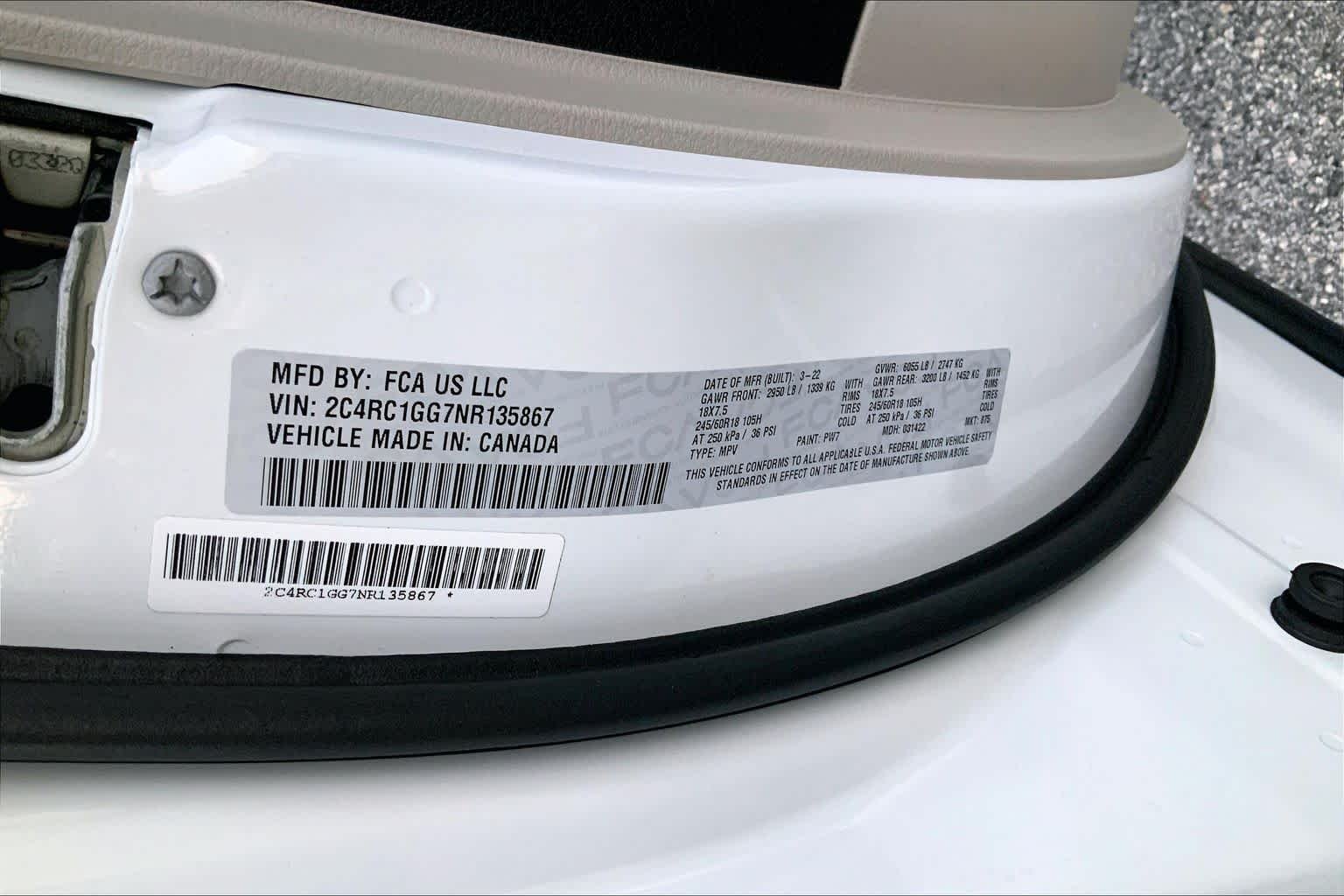 Used 2022 Bright White Clearcoat Chrysler Limited image 31