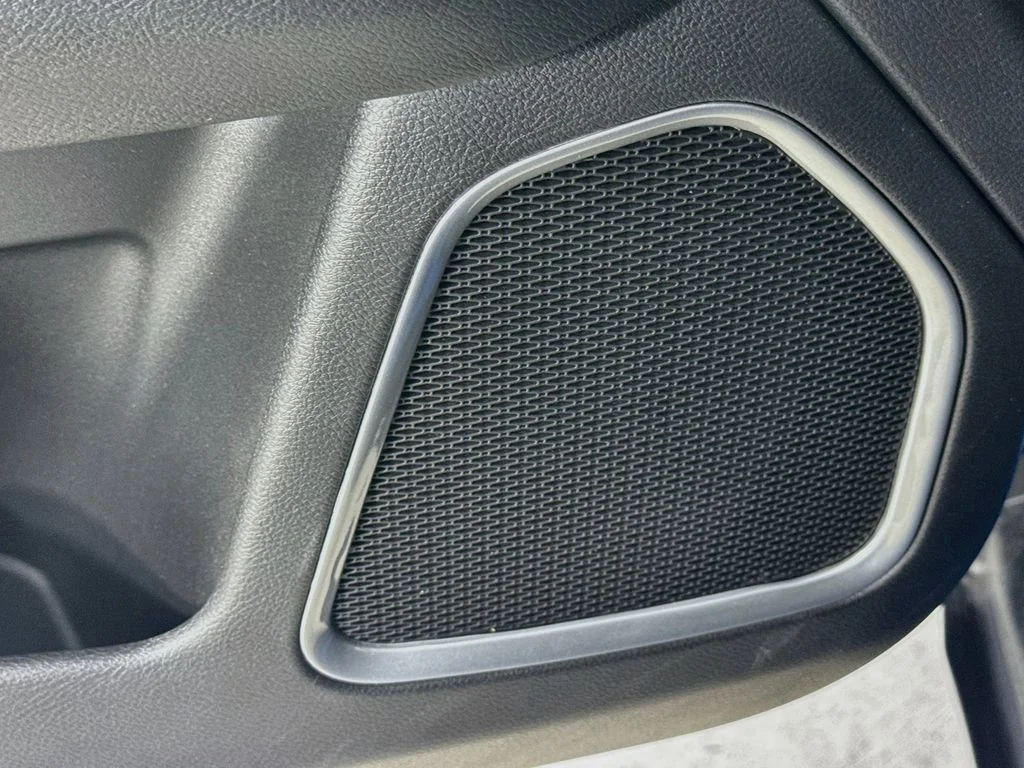 Used 2025 Blue Jeep Latitude image 22
