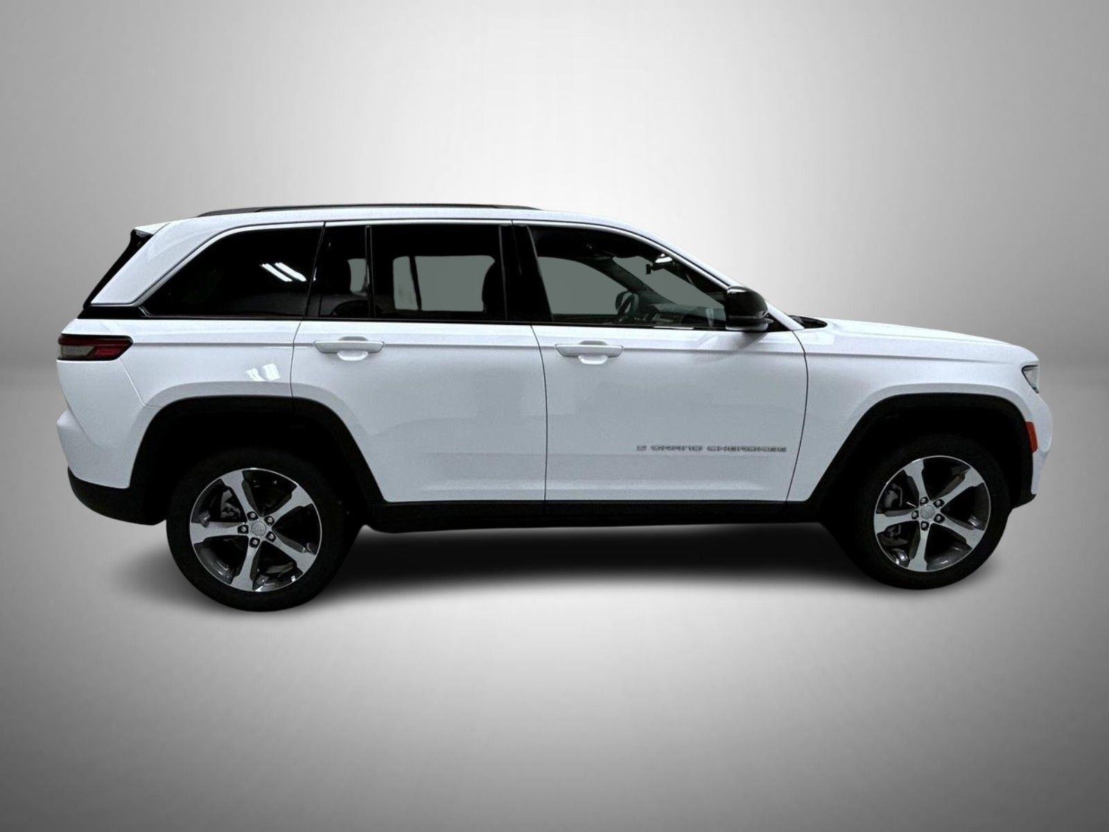 New 2026 Bright White Clear-Coat Exterior Paint Jeep Limited image 4