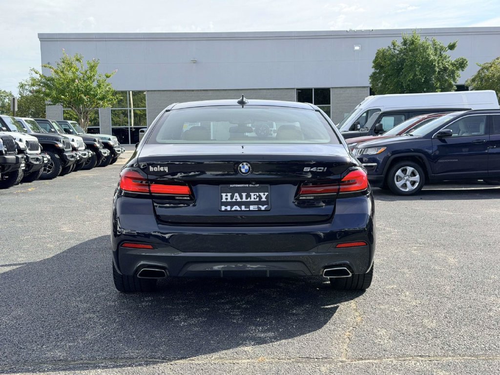Used 2022 Black BMW 540i image 3