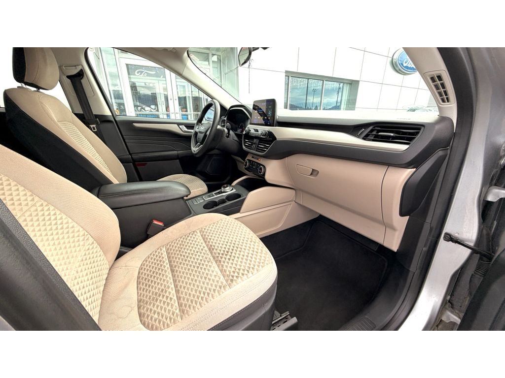 Used 2021 Silver Ford SE image 11