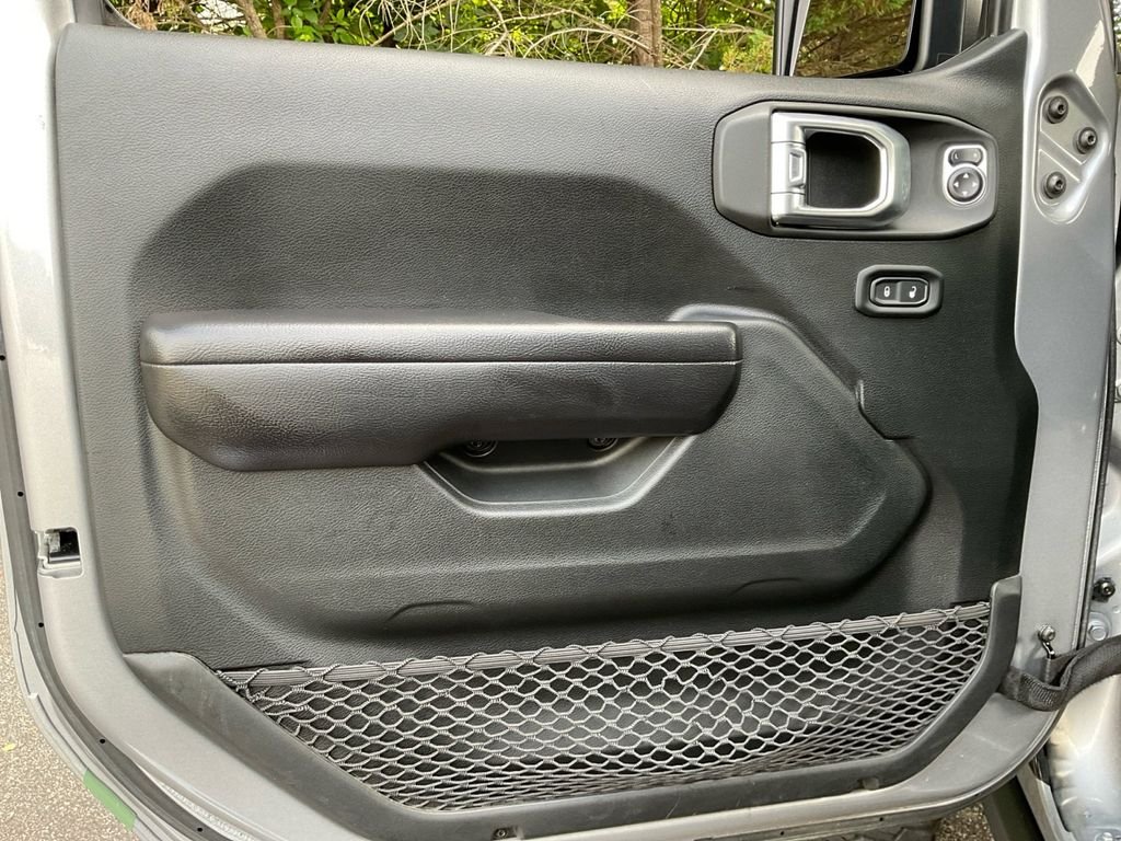 Used 2020 Silver Jeep Sport image 33