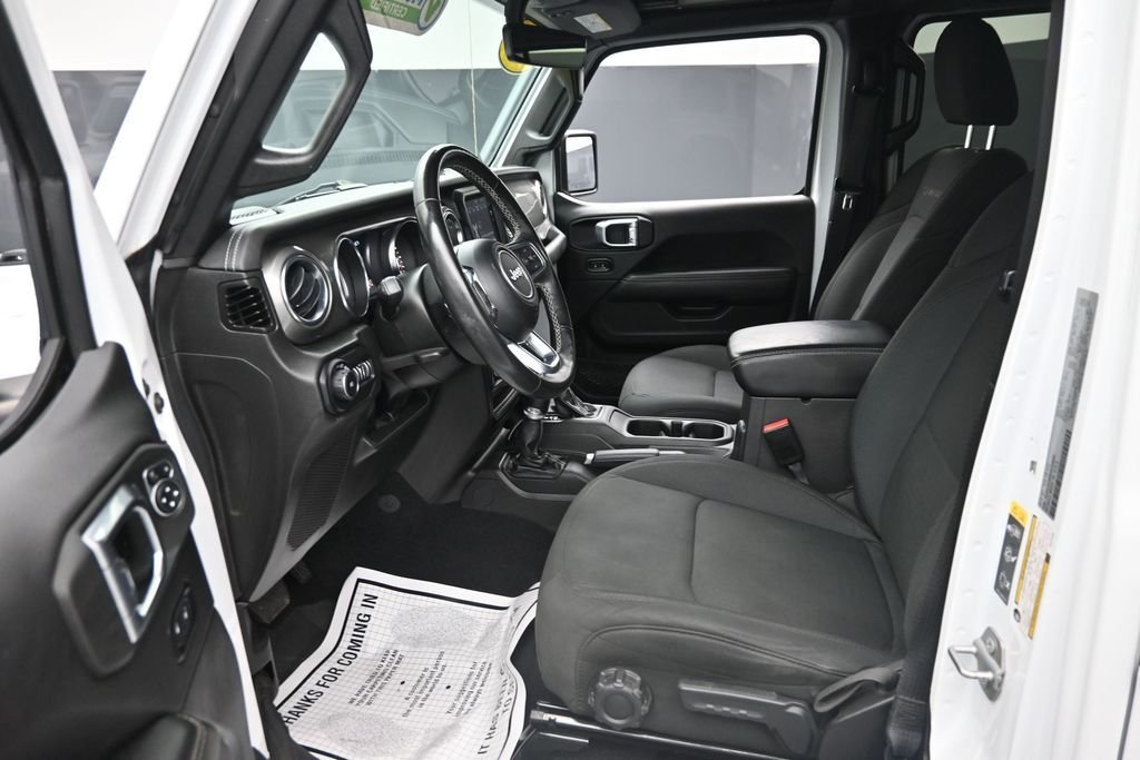 Used 2022 White Jeep Unlimited Sahara image 17
