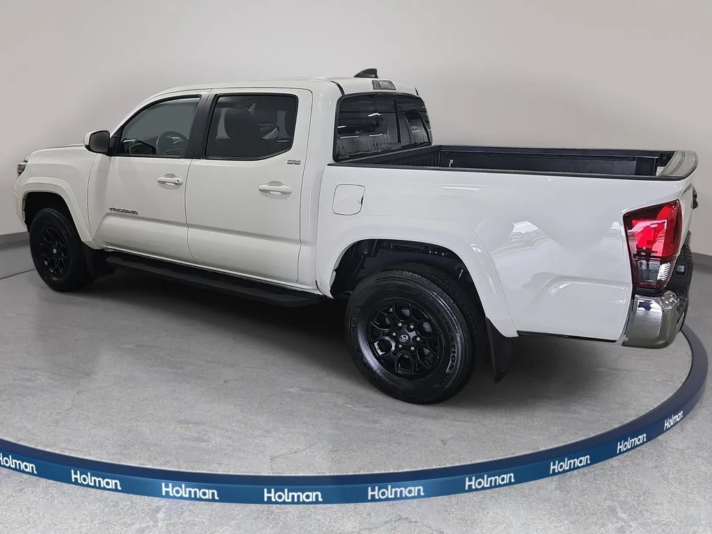 Used 2021 White Toyota SR5 image 9