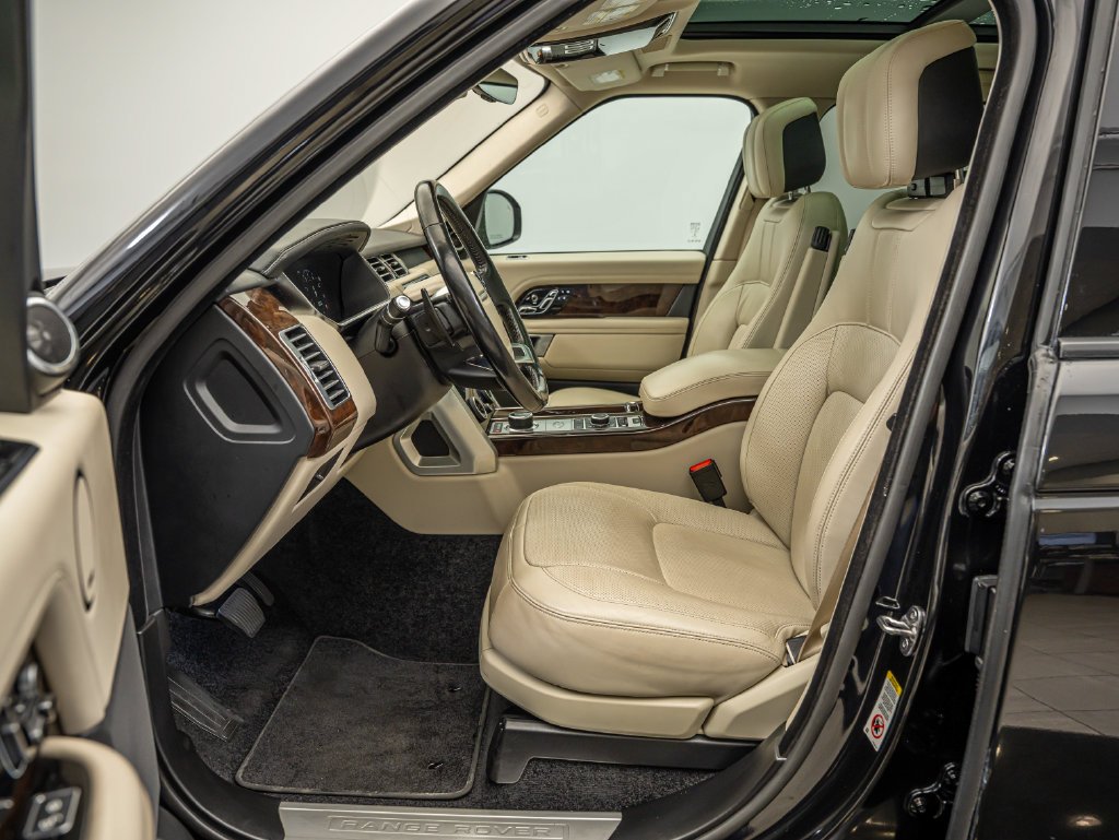 Used 2020 Black Land Rover HSE image 31