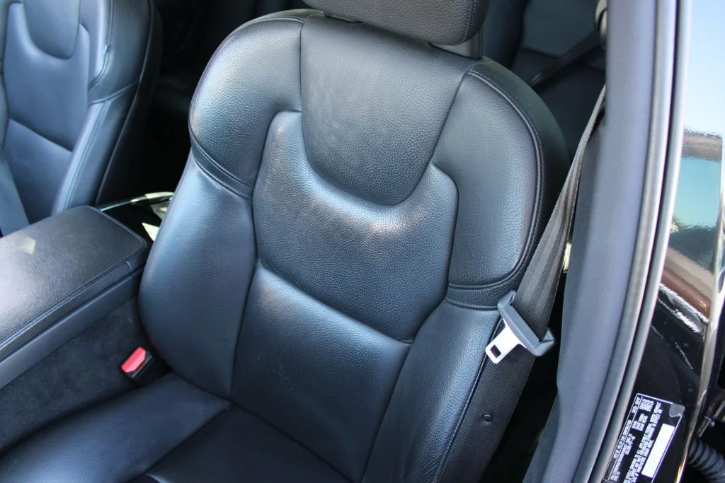 Used 2018 Black Volvo T5 Momentum image 19