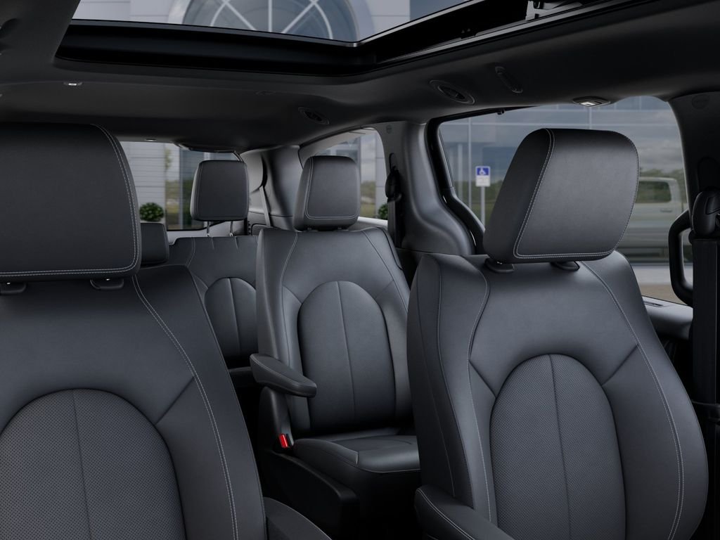 New 2026 Diamond Black Crystal Pearl-Coat Exterior Paint Chrysler Select image 26