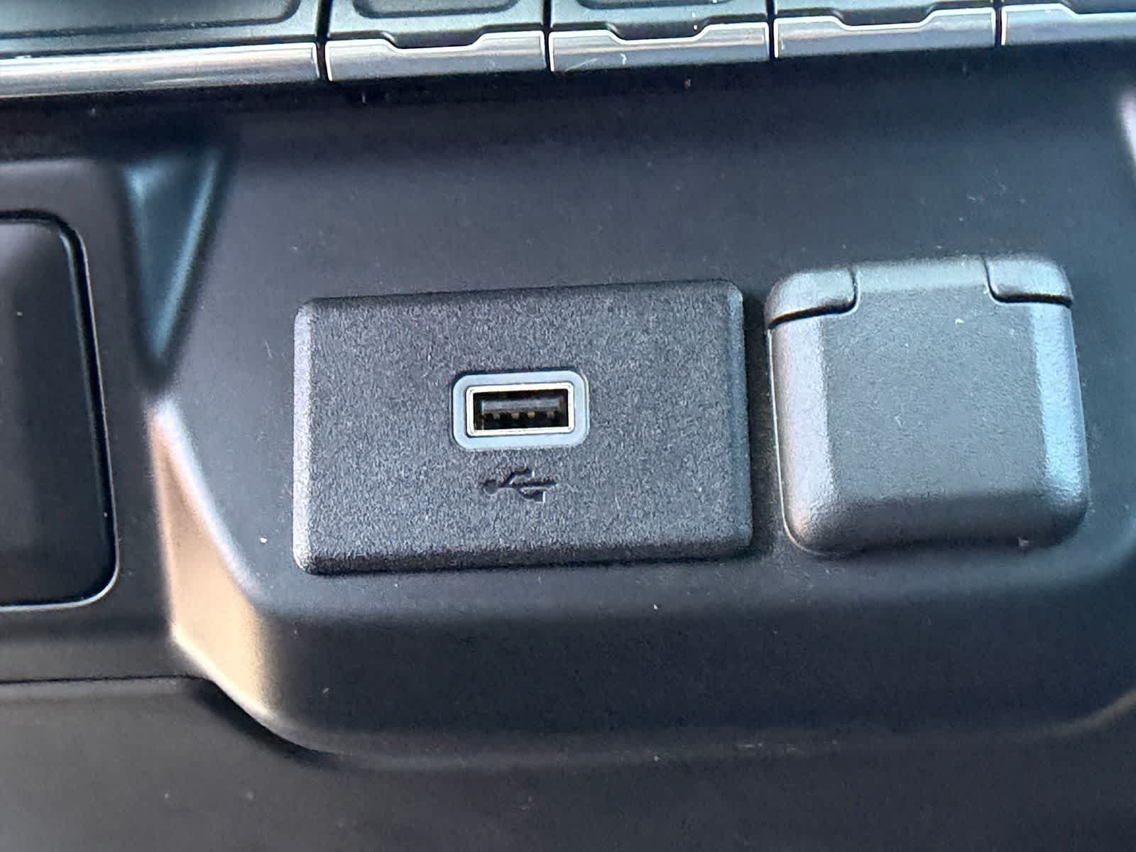Used 2020 Satin Steel Metallic Chevrolet Custom image 23