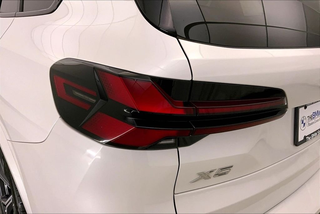 Used 2024 Mineral White Metallic BMW  image 28