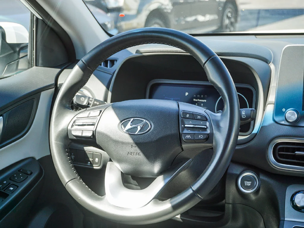 Used 2022 White Hyundai SEL image 17