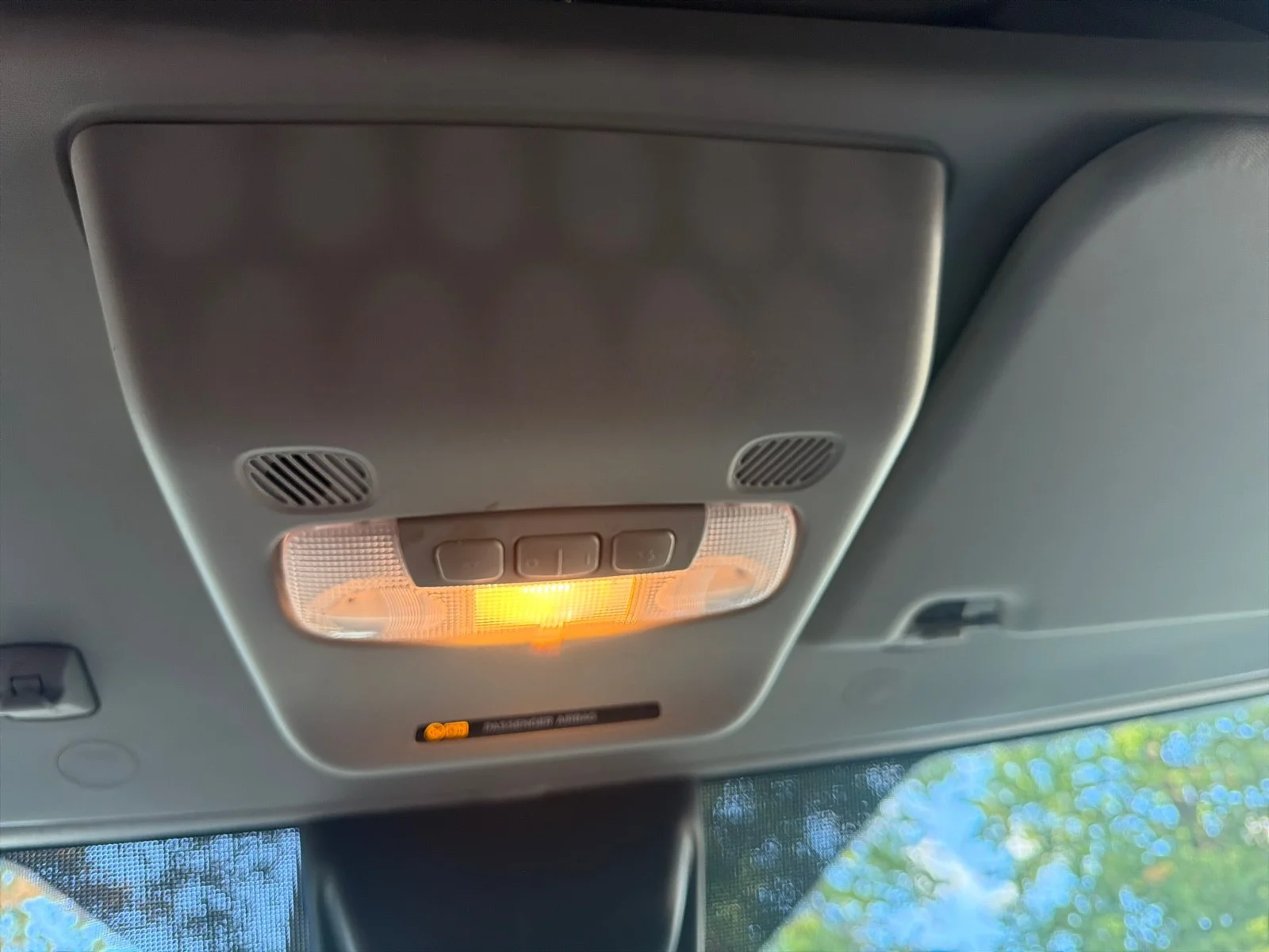 Used 2020 Oxford White Ford T250 MED ROOF image 21