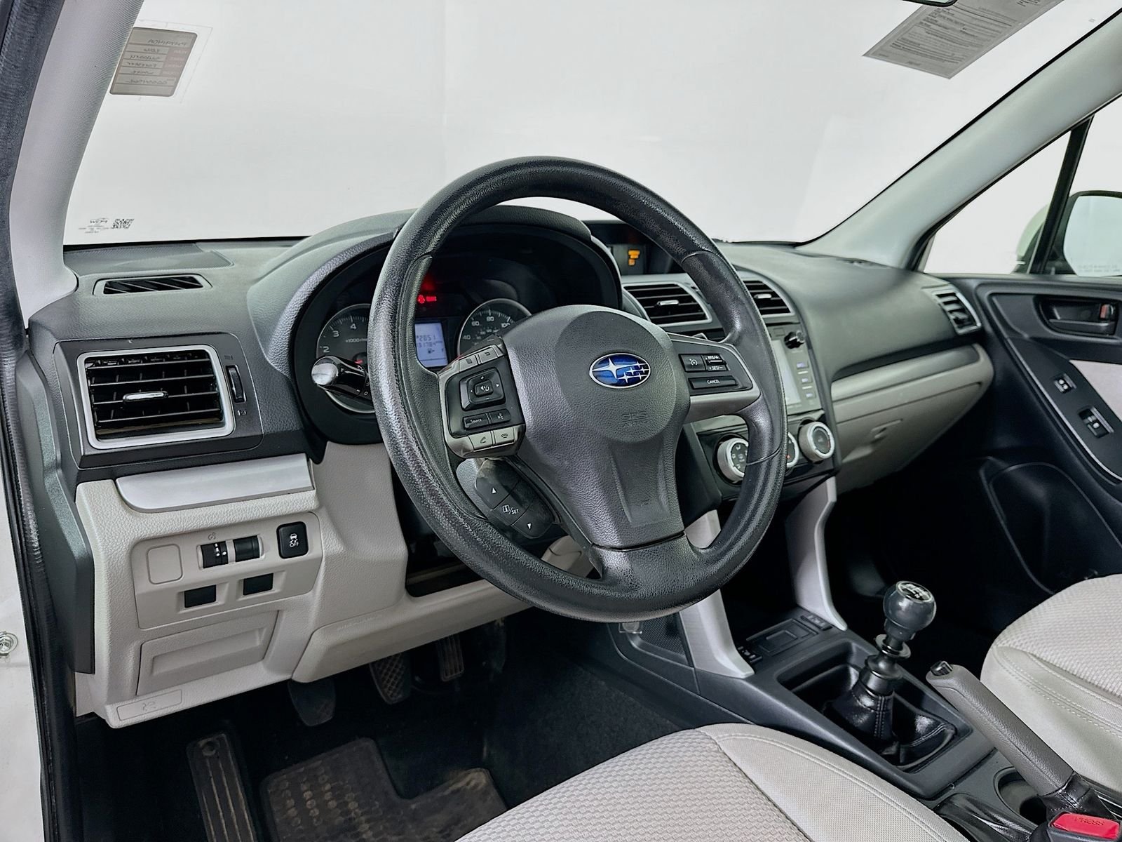 Used 2016 Crystal White Pearl Subaru 2.5i Premium image 9