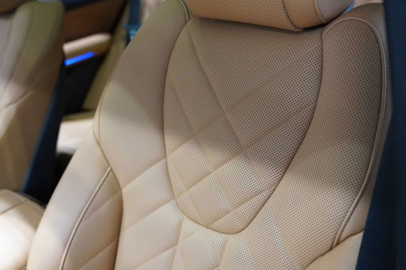 Certified Used 2023 Alpine White BMW sDrive40i image 12