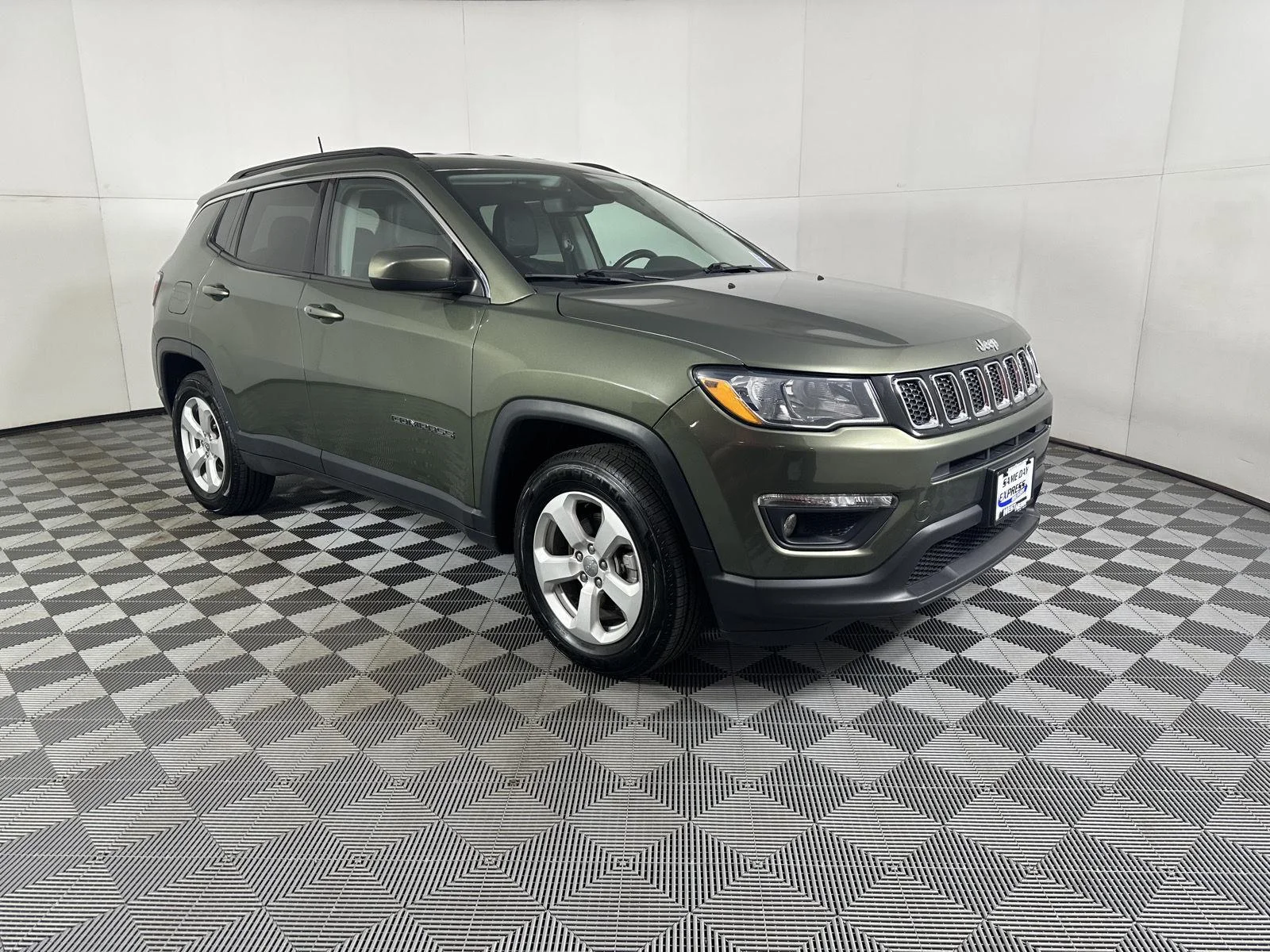 Used 2020 Olive Green Pearlcoat Jeep Latitude image 23