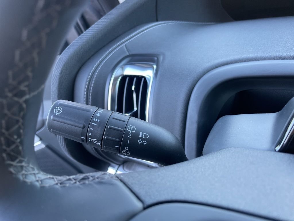 Used 2025 Black Ford Platinum image 23