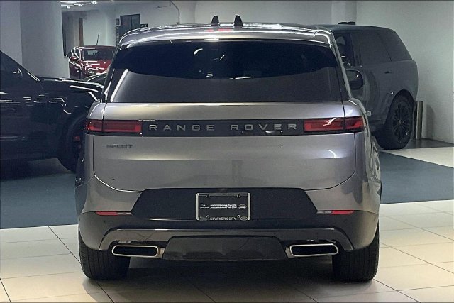 Used 2024 Eiger Grey Metallic Land Rover SE image 3