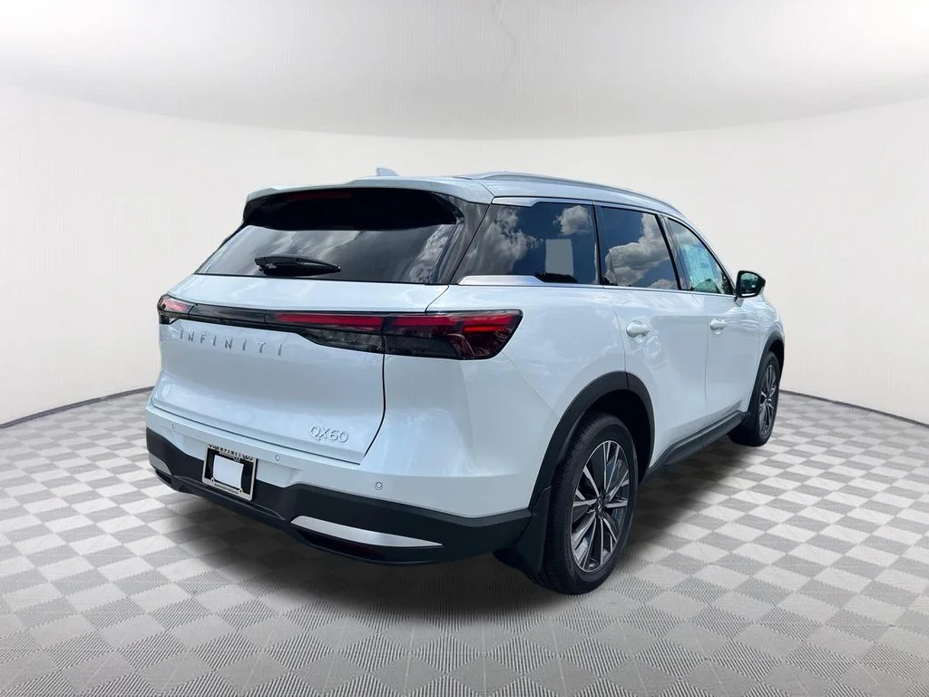 New 2027 RADIANT WHITE INFINITI Luxe FWD image 5