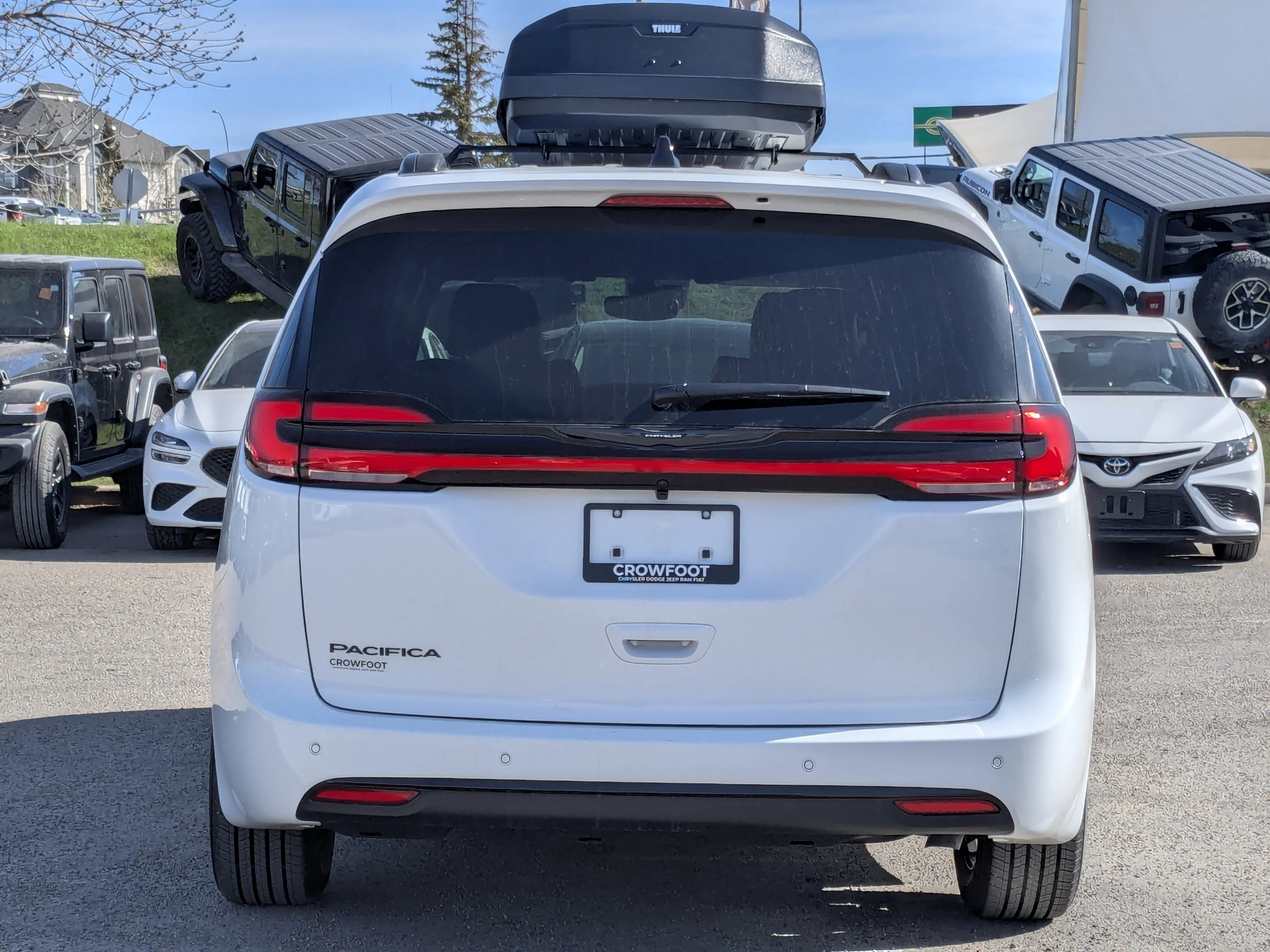 New 2026 White Chrysler Select - - 360 Camera - FAV Edition - Power Liftgate - Remote Start & tons more! image 7