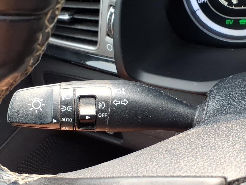 Used 2017 Black Kia EX image 16