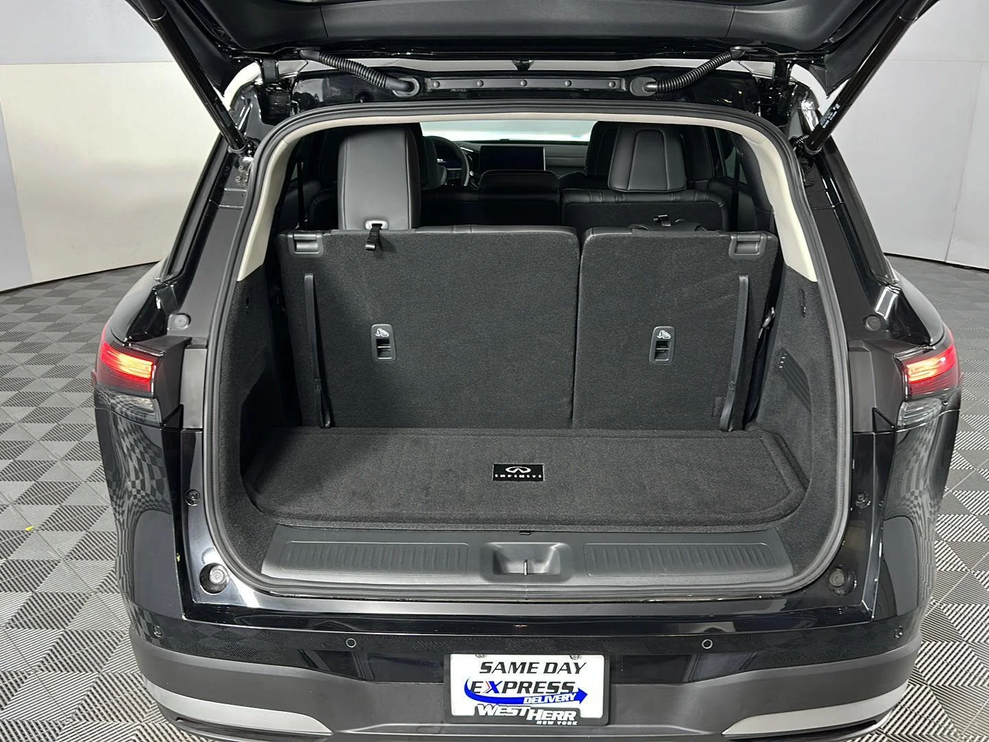 Used 2026 Mineral Black INFINITI LUXE image 29