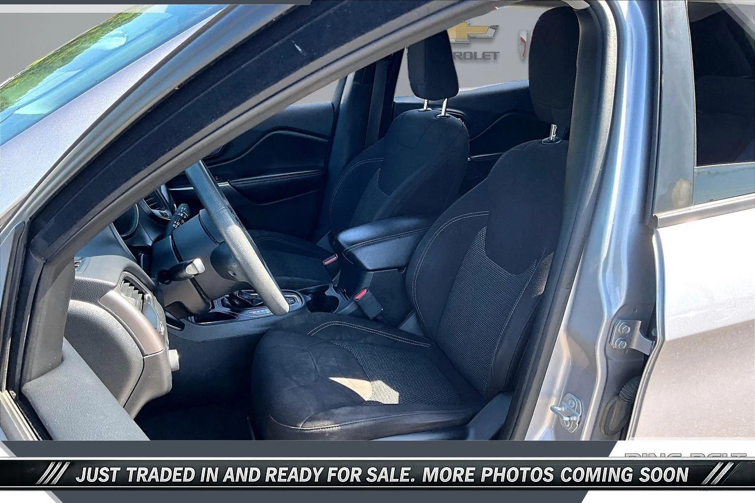 Used 2020 Silver Jeep Latitude FWD image 18