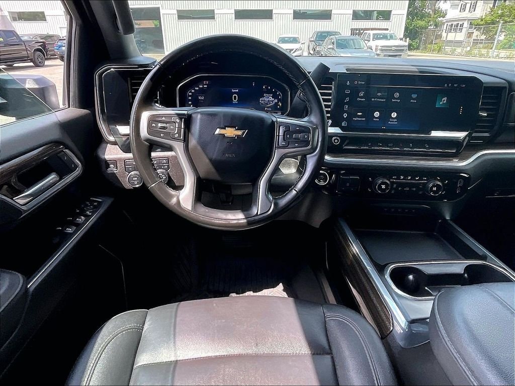 Used 2025 Gray Chevrolet LT image 17