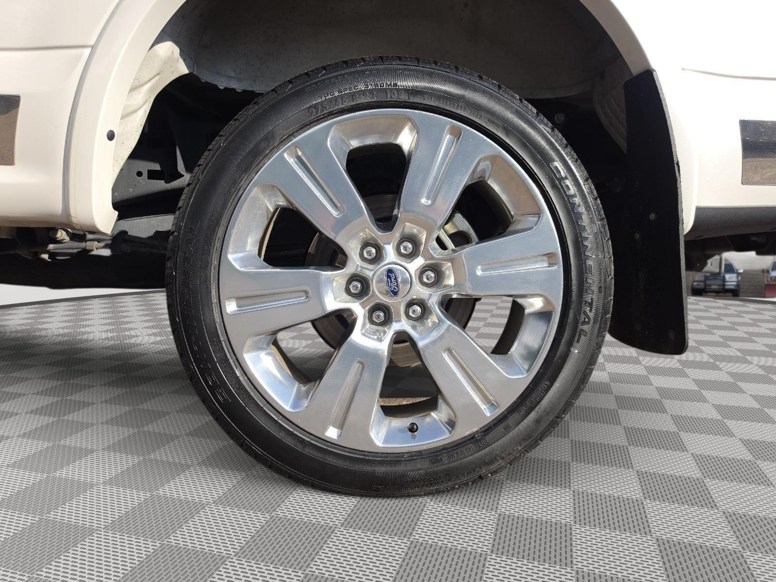 Used 2016 White Platinum Metallic Tri-Coat Ford Limited image 19