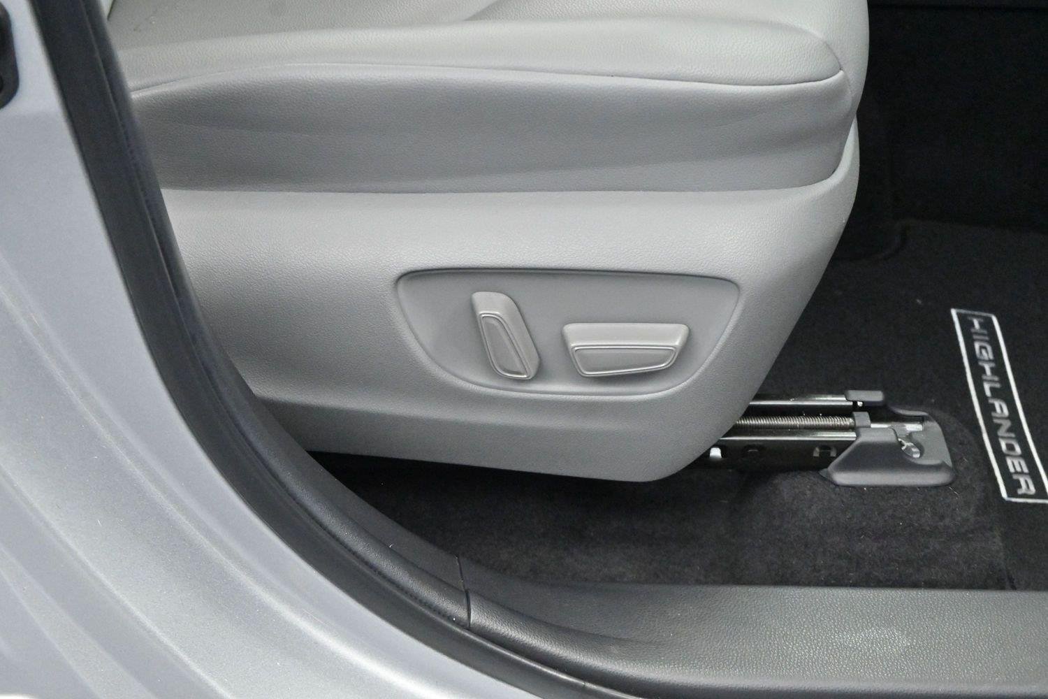 Used 2022 Celestial Silver Metallic Toyota XLE image 34