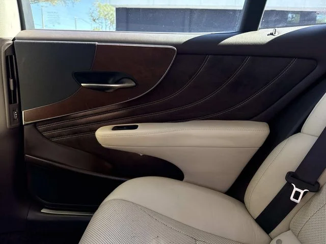 Used 2019  Lexus 500 Base image 16