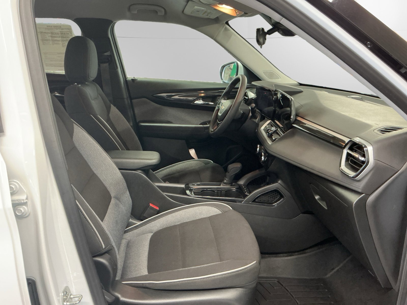 Used 2024 Summit White Chevrolet LT image 15