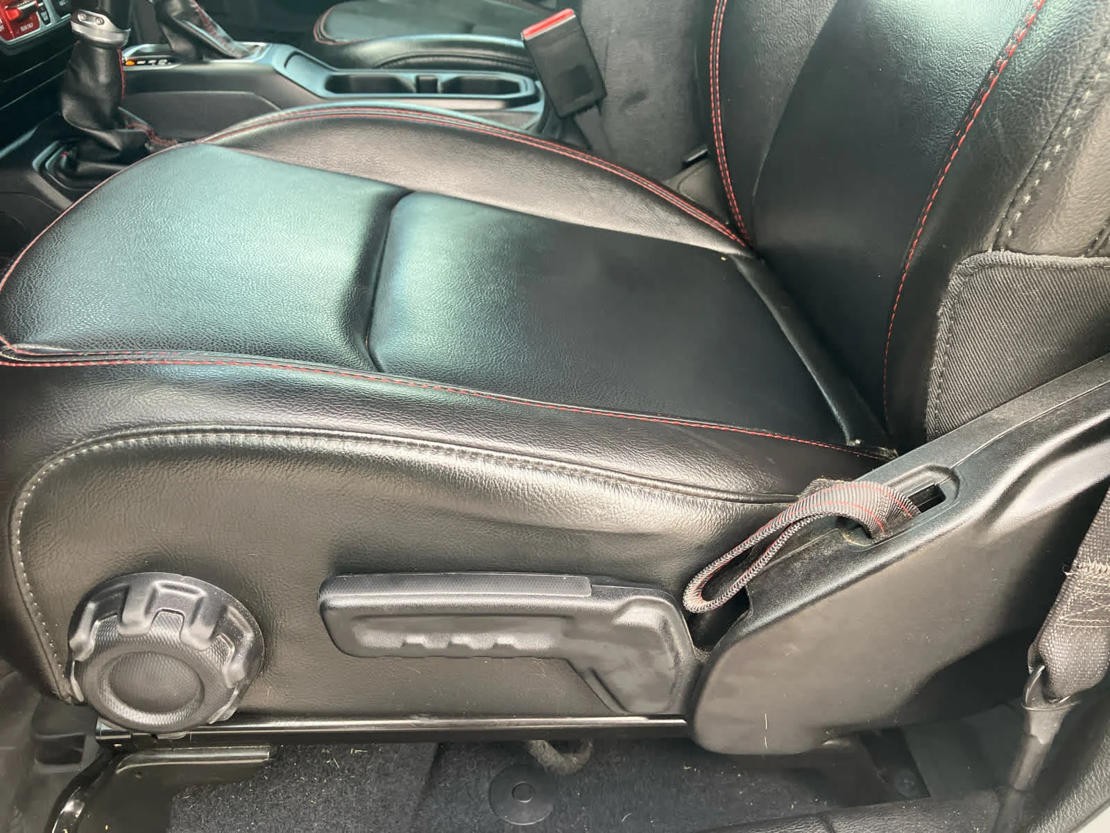Used 2022 Sting-Gray Clearcoat Jeep Rubicon image 12