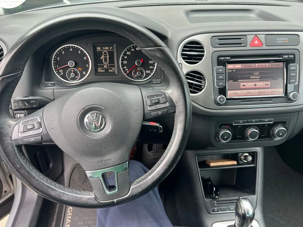 Used 2011 Silver Volkswagen  image 5
