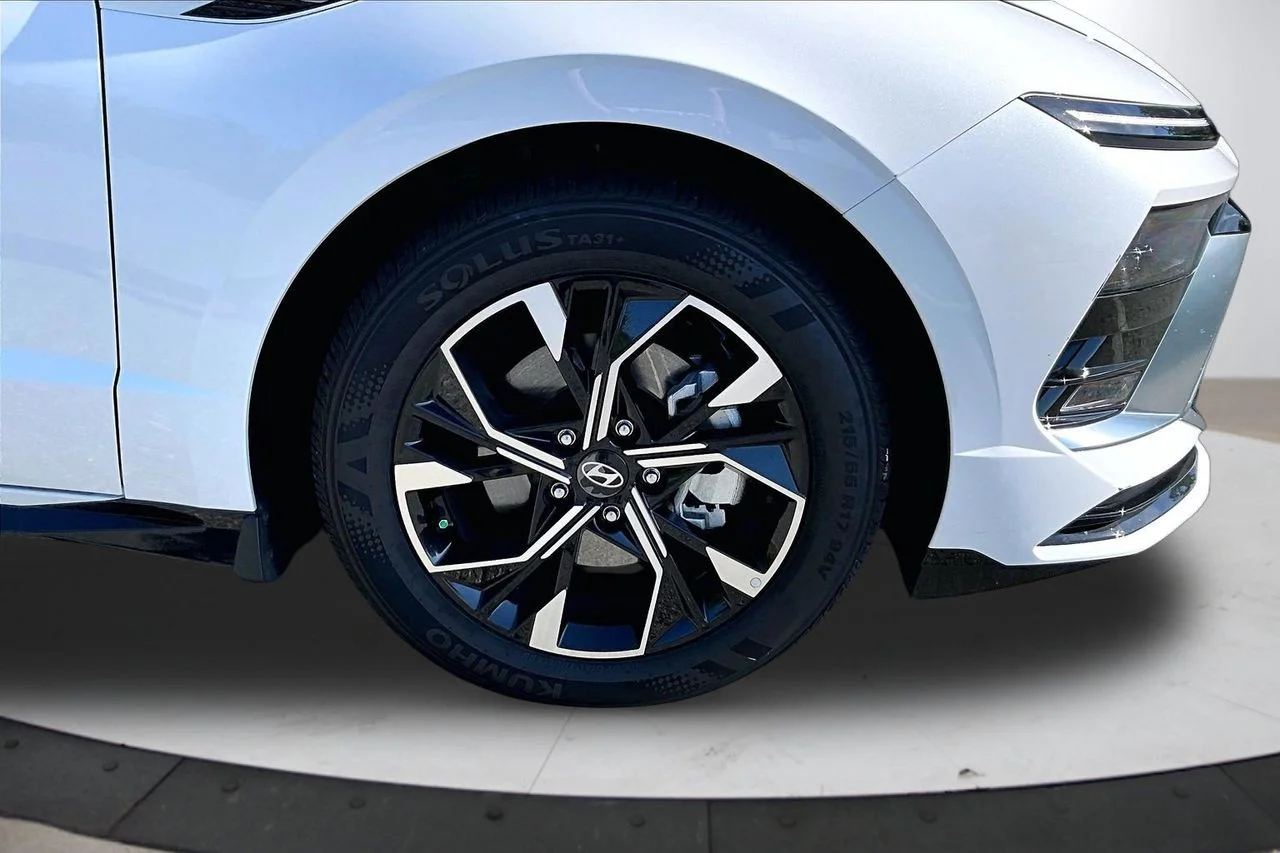 Certified Used 2025 White Hyundai SEL image 32