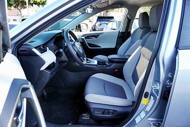 Used 2021 Silver Toyota XLE image 15