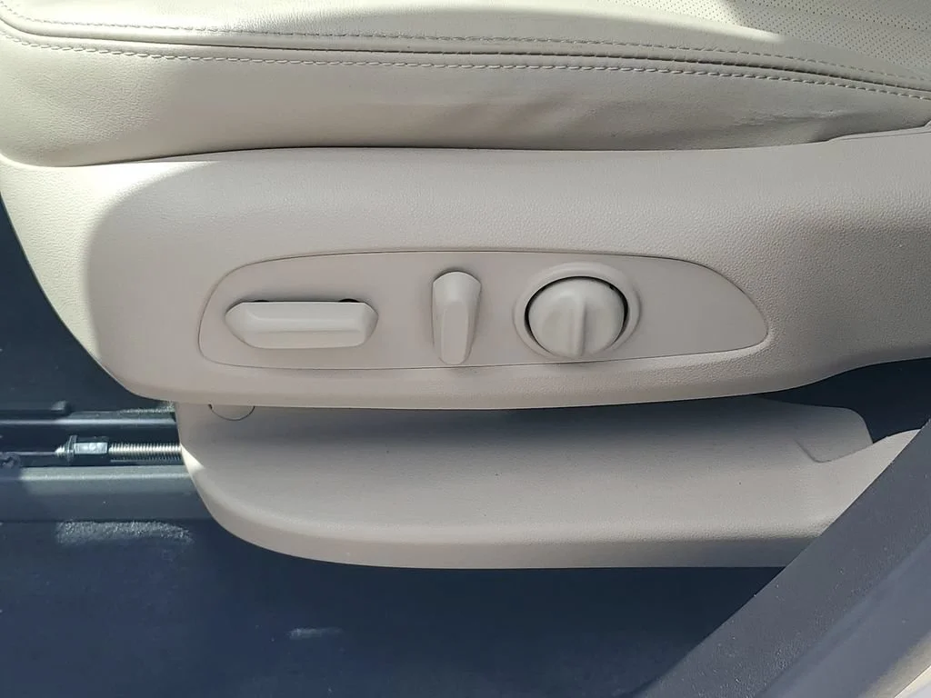 Used 2020 Includes Satin Nickel lower exterior accent color.) Buick Essence image 15