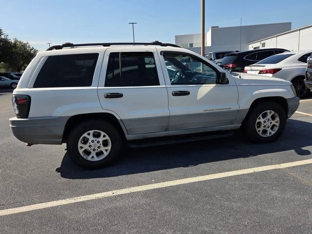 Used 1999 White Jeep Laredo image 17