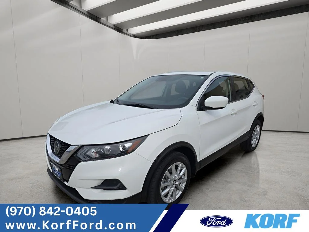 Used 2022 White Nissan SV image 1