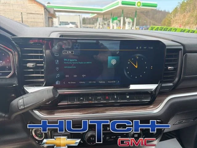 Used 2025 Summit White Chevrolet LT image 31