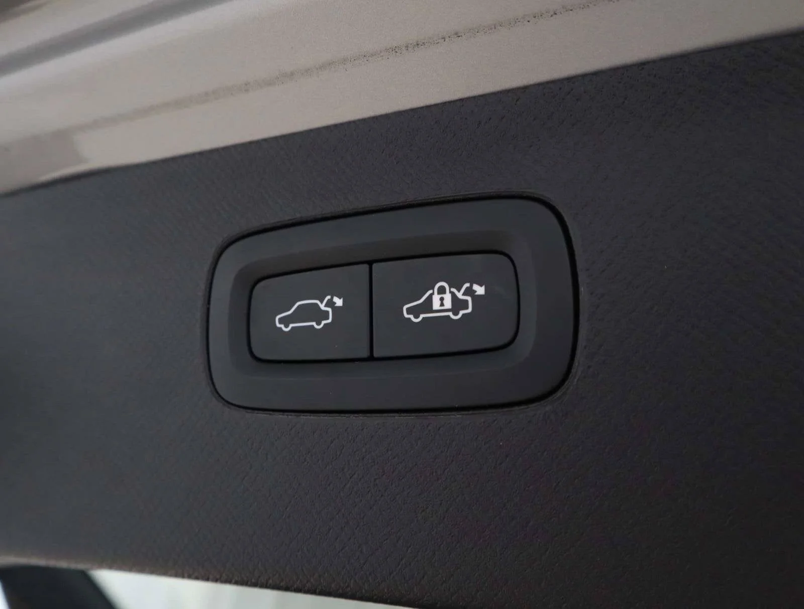 Used 2024 Silver Volvo Ultimate Bright Theme image 13