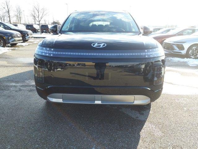 New 2026 Abyss Black Hyundai SE image 3