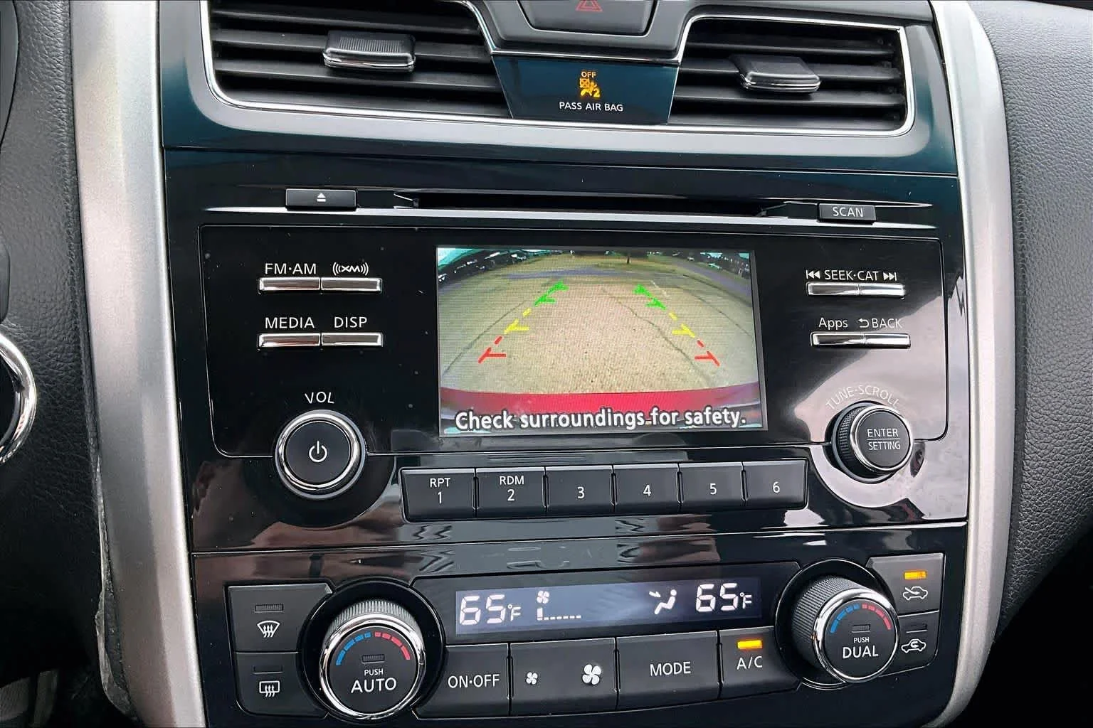 Used 2015 Cayenne Red Nissan 2.5 SV image 27