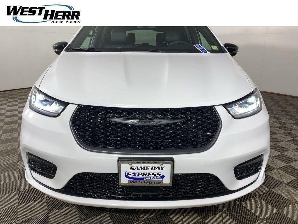 Used 2026 Bright White Clearcoat Chrysler Select image 24
