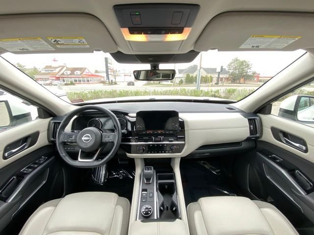 Used 2024 White Nissan SL image 18