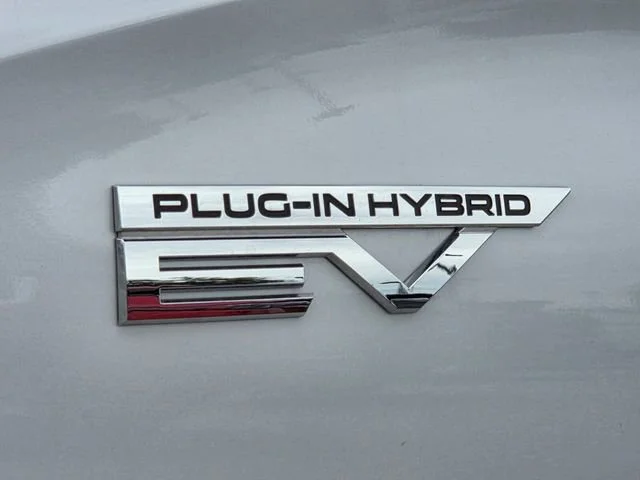 Used 2025 White Mitsubishi SE image 8