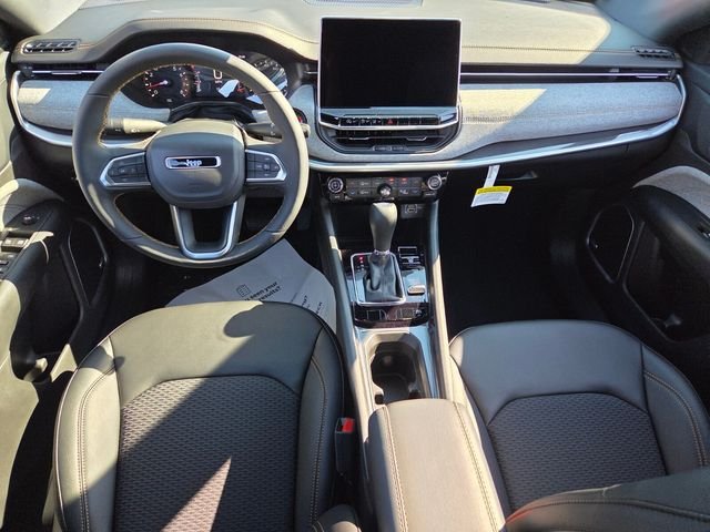 New 2026 Diamond Black Crystal Pearlcoat Jeep Latitude image 10