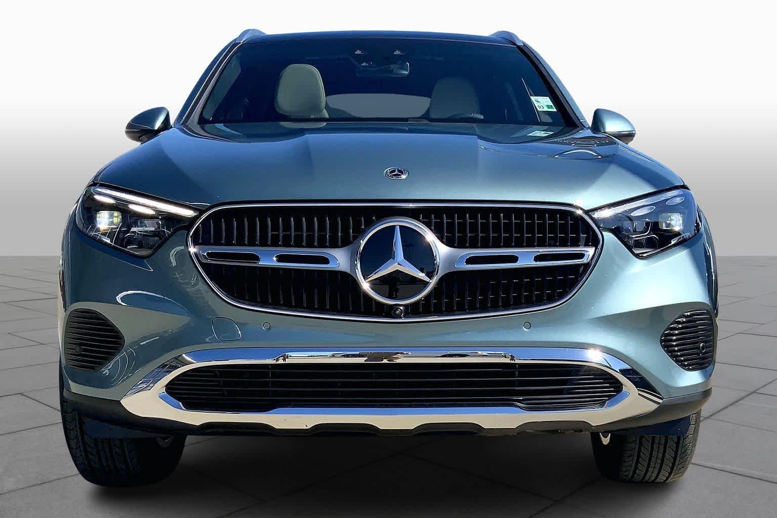 New 2026 Verde Silver Metallic Mercedes-Benz GLC 300 image 3