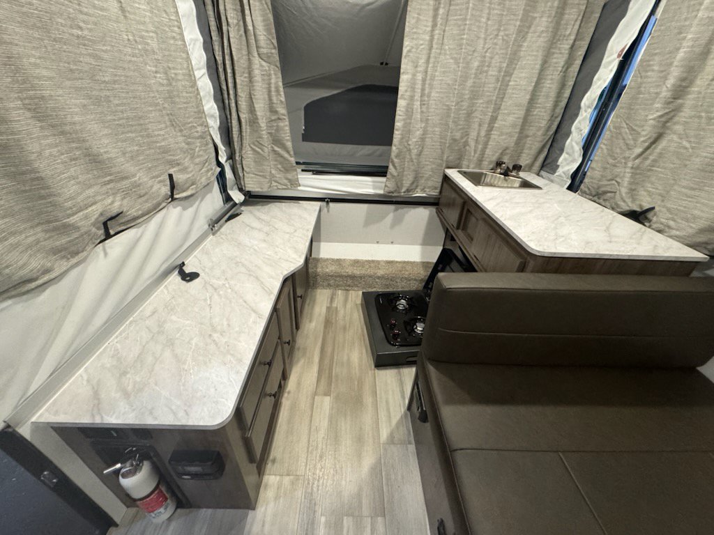 Used 2024  Forestriver 206LTD image 5