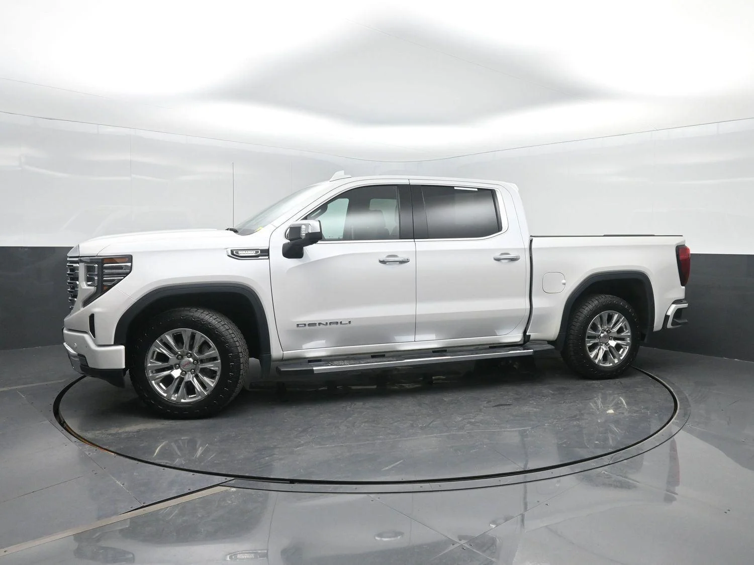 Used 2024 White Frost Tricoat GMC Denali image 47