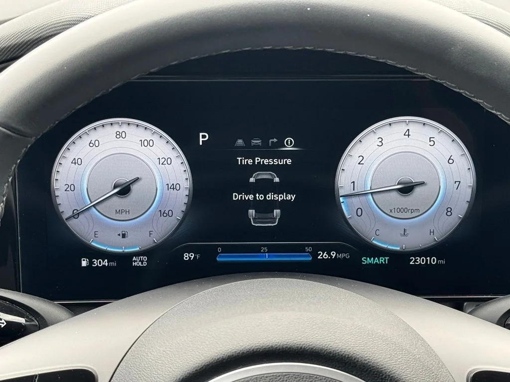 Used 2025 White Hyundai SEL Convenience image 22