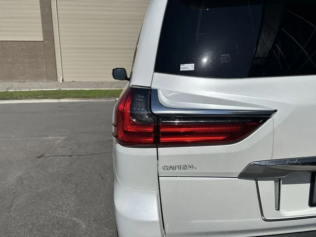 Used 2021 White Lexus 570 image 27